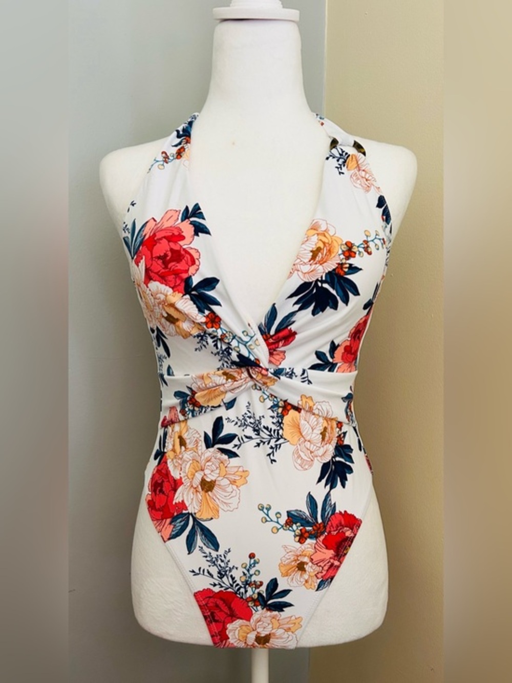 CUPSHE Floral Halter One Piece Swimsuit NWT M Twist Bathing Suit Resortwear